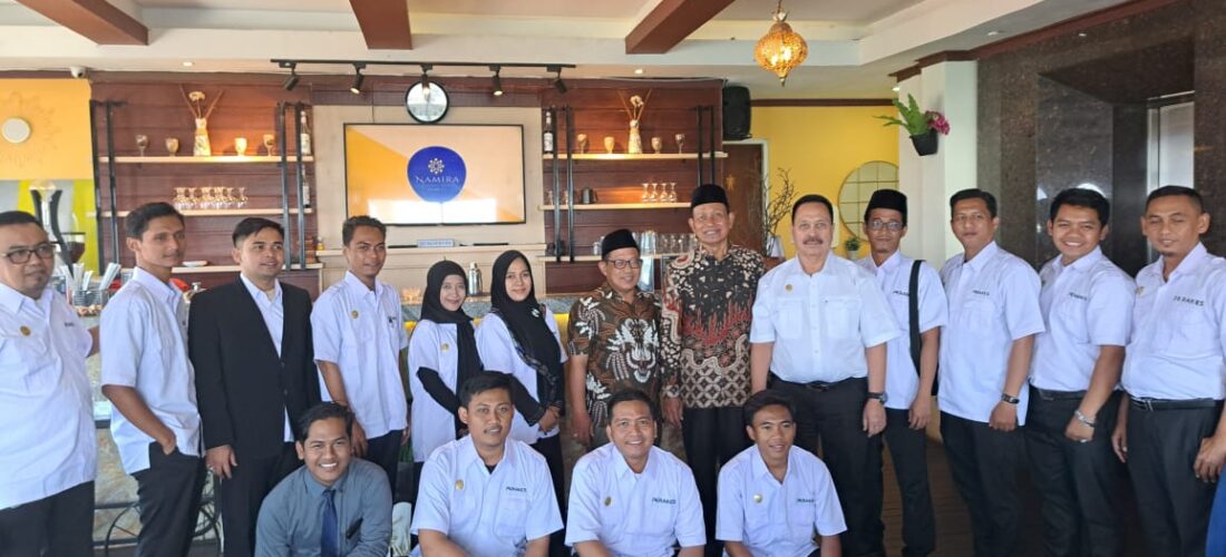 BERSAMA REKTOR UNIVERSITAS QOMARUDDIN